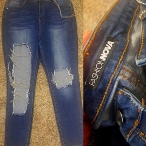 FASHIONNOVA HighWaist Distressed Chain Jeans